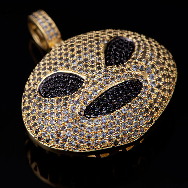 Pingente Emoji Alien Cravejado Ouro 14K - Aporro Brand - APORRO