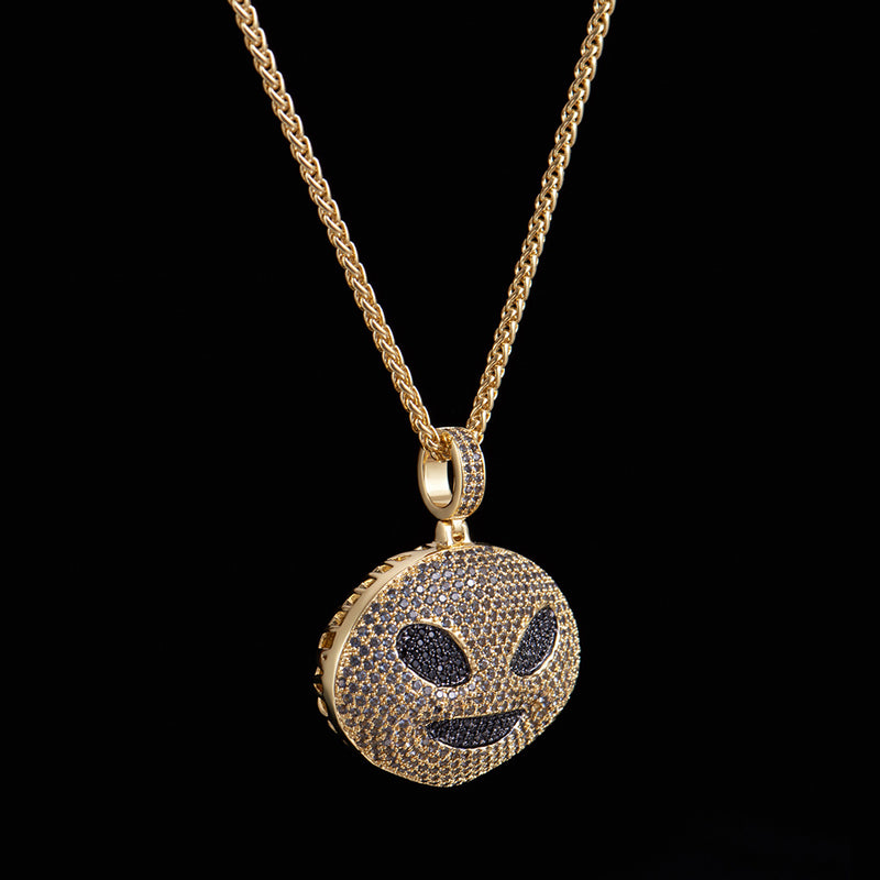 Pingente Emoji Alien Cravejado Ouro 14K - Aporro Brand - APORRO